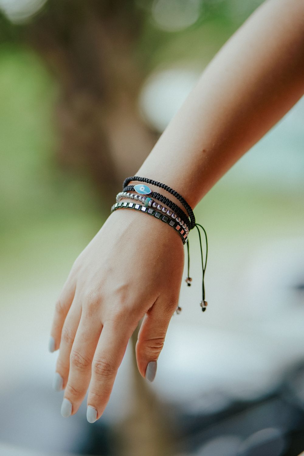 Bracelet Talisman, Hématite et verre, cordon noué